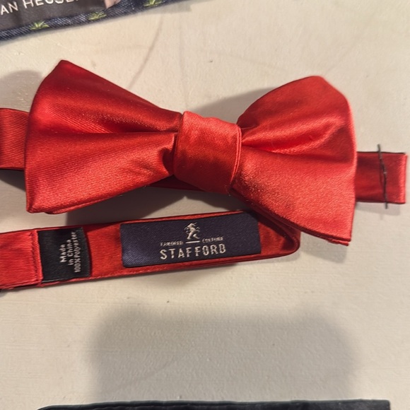 Stafford and Van Heusen Stylish Bow Tie Set - Red, Black, and Patterned - Picture 3 of 4